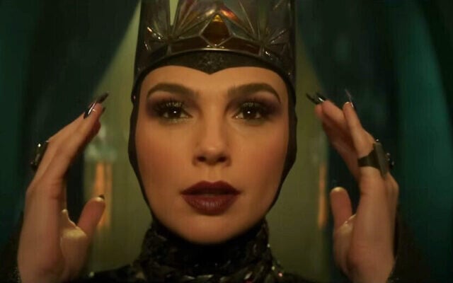 Gal Gadot stars as the evil queen in Disney's upcoming Snow White, as seen in a trailer released on August 11, 2024. Photo: Screenshot Gal Gadot stars as the evil queen in Disney's upcoming Snow White, as seen in a trailer released on August 11, 2024. Photo: Screenshot