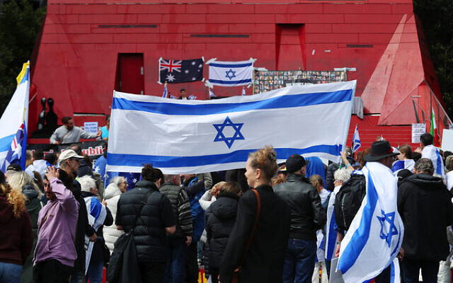 Around 600 people attended a rally in Melbourne in support of the Jewish community, Israel and the rights of Jews to feel safe in the Melbourne CBD. Photo: Peter Haskin Around 600 people attended a rally in Melbourne in support of the Jewish community, Israel and the rights of Jews to feel safe in the Melbourne CBD. Photo: Peter Haskin