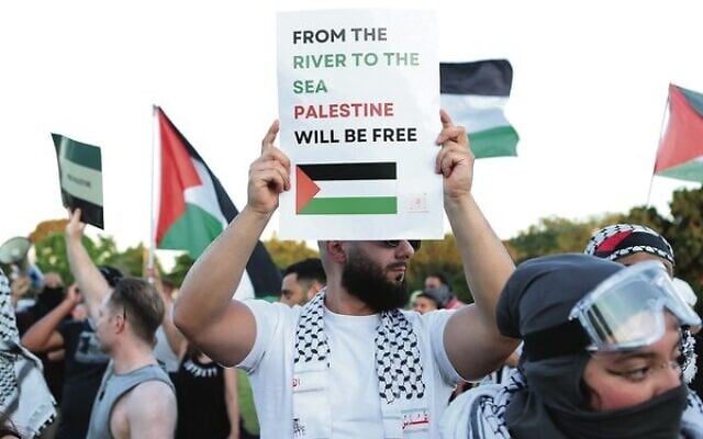 Pro-Palestinian protests come to Caulfield. Photo: Peter Haskin Pro-Palestinian protests come to Caulfield. Photo: Peter Haskin