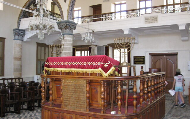 The interior of the Kahal Shalom synagogue in Rhodes, Greece. Photo: WIkipedia The interior of the Kahal Shalom synagogue in Rhodes, Greece. Photo: WIkipedia