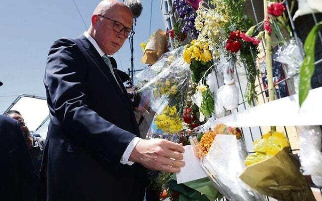 Peter Dutton at the Adass Israel synagogue on Monday.
Photo: AAP Image/Con Chronis Peter Dutton at the Adass Israel synagogue on Monday.
Photo: AAP Image/Con Chronis