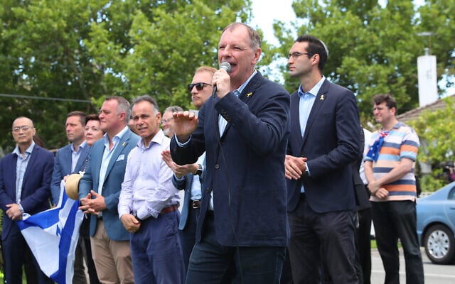 Caulfield MP David Southwick speaking at a solidarity rally after the Adass Israel synagogue firebombing. Photo: Peter Haskin Photography. Caulfield MP David Southwick speaking at a solidarity rally after the Adass Israel synagogue firebombing. Photo: Peter Haskin Photography.