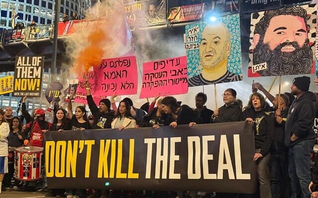 Protesters for a hostage deal and against the government at Begin Gate in Tel Aviv, February 15, 2025. (Eitan Slonim/ Pro-Democracy Protest Movement) Protesters for a hostage deal and against the government at Begin Gate in Tel Aviv, February 15, 2025. (Eitan Slonim/ Pro-Democracy Protest Movement)