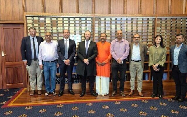 Center, Rabbi Daniel Rabin, Chazzan Dov Farkas and members of the Hindu Council of Victoria Center, Rabbi Daniel Rabin, Chazzan Dov Farkas and members of the Hindu Council of Victoria