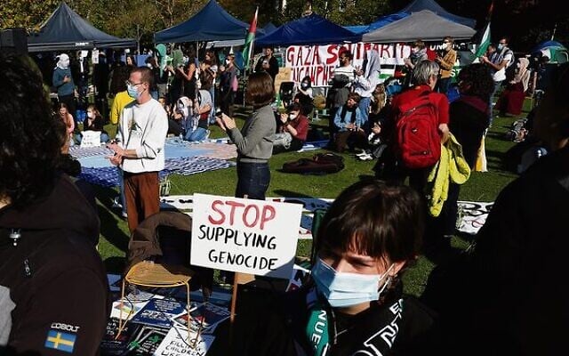 An anti-Israel encampment at the University of Melbourne. Photo: Peter Haskin An anti-Israel encampment at the University of Melbourne. Photo: Peter Haskin