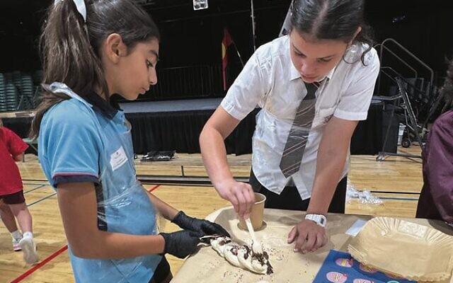 Kincoppal Rose Bay and Emanuel School students taking part in the Kids Breaking Bread initiative. Kincoppal Rose Bay and Emanuel School students taking part in the Kids Breaking Bread initiative.