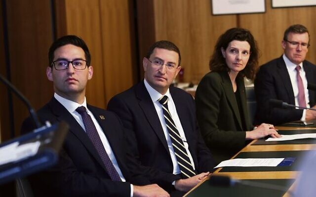 From left: Labor MP Josh Burns, Liberal MP Julian Leeser and teal MP Allegra Spender.
Photo: Peter Haskin From left: Labor MP Josh Burns, Liberal MP Julian Leeser and teal MP Allegra Spender.
Photo: Peter Haskin