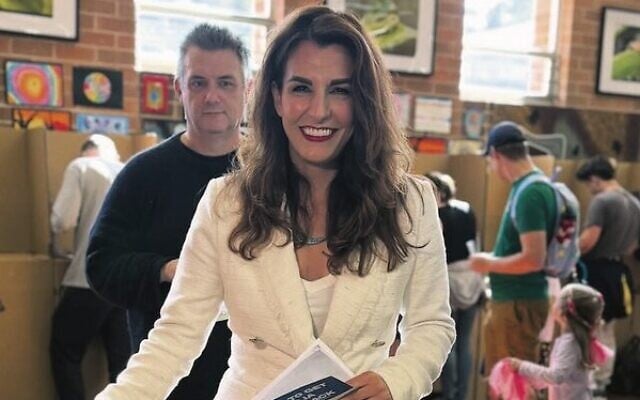 Gisele Kapterian voting. Gisele Kapterian voting.