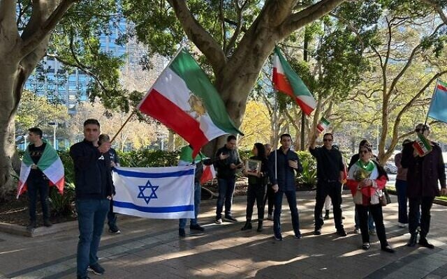 Iranian-Australians participating in a counter-protest at Sydney's Hyde Park. Iranian-Australians participating in a counter-protest at Sydney's Hyde Park.