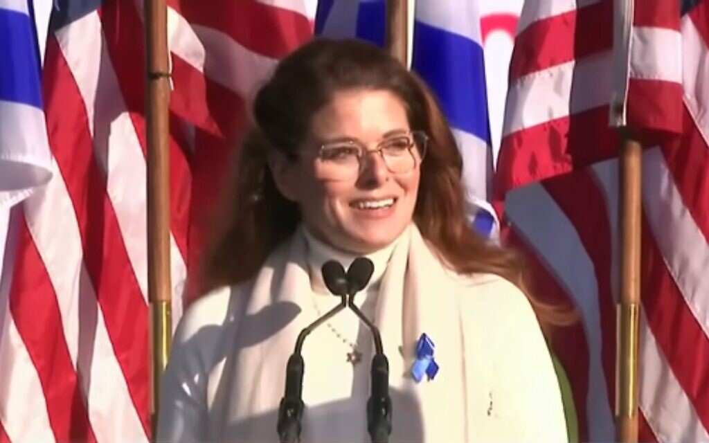 Debra Messing addresses a pro-Israel rally in Washington on November 14, 2023. (Screen capture/YouTube) Debra Messing addresses a pro-Israel rally in Washington on November 14, 2023. (Screen capture/YouTube)