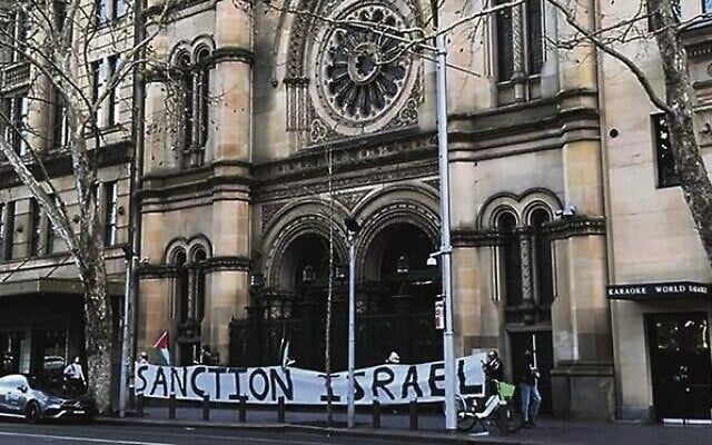 Protesters outside The Great Synagogue in Sydney in 2024. Protesters outside The Great Synagogue in Sydney in 2024.