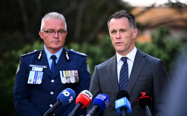 NSW Premier Chris Minns (right) and Police Commissioner Mal Lanyon. Photo: AAP Image/Bianca De Marchi NSW Premier Chris Minns (right) and Police Commissioner Mal Lanyon. Photo: AAP Image/Bianca De Marchi