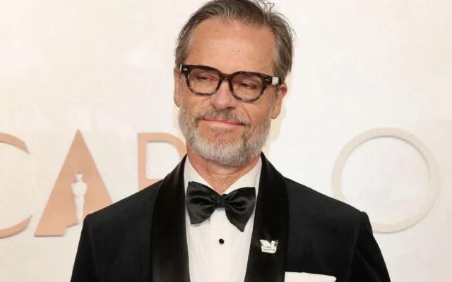 Guy Pearce wearing a Free Palestine pin at the 2025 Oscars. Guy Pearce wearing a Free Palestine pin at the 2025 Oscars.