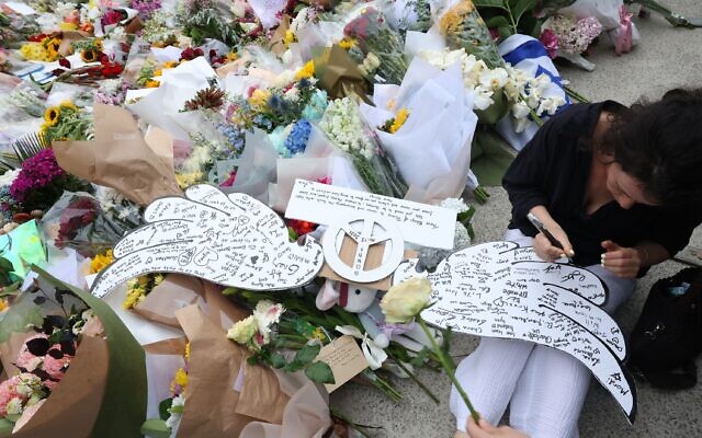 The memorial at Bondi Beach for the victims of the Chanukah massacre. Photo: Nadine Saacks The memorial at Bondi Beach for the victims of the Chanukah massacre. Photo: Nadine Saacks