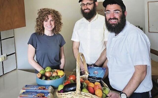 Leah Boulton of Pathways Melbourne, with Yosi Wolf and Rabbi Shlomo Nathanson from
C Care helping get Orly House ready for use. Photo: Pathways. Leah Boulton of Pathways Melbourne, with Yosi Wolf and Rabbi Shlomo Nathanson from
C Care helping get Orly House ready for use. Photo: Pathways.