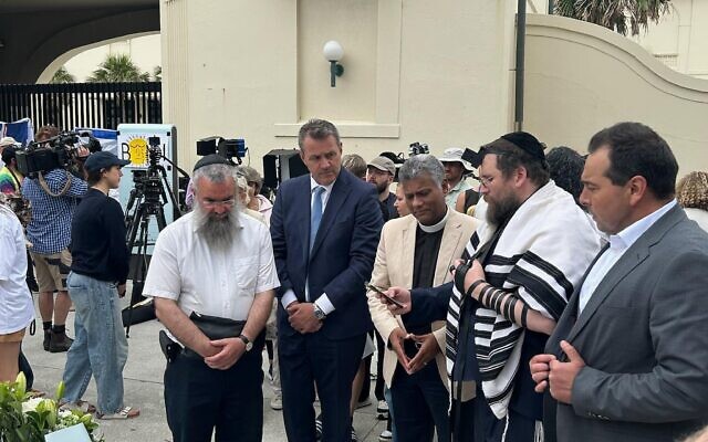 Steve Kamper (second from left) pays his respects at Bondi last week. Photo: Facebook Steve Kamper (second from left) pays his respects at Bondi last week. Photo: Facebook