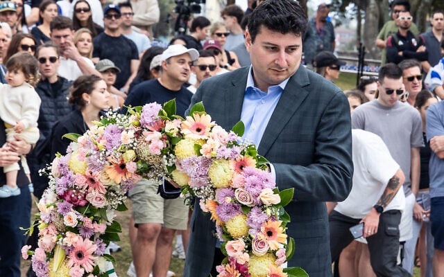 Waverley mayor Will Nemesh places a wreath at Bondi Pavilion on December 16, 2025. Photo: Waverley Council/Facebook Waverley mayor Will Nemesh places a wreath at Bondi Pavilion on December 16, 2025. Photo: Waverley Council/Facebook