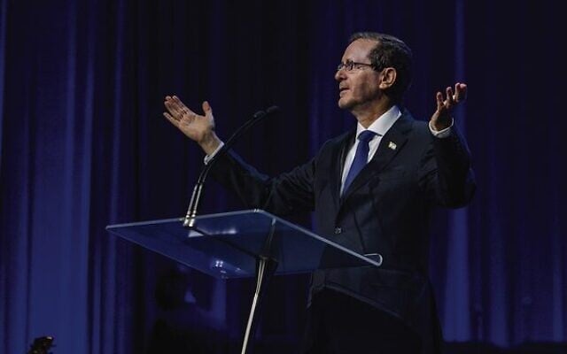 Israeli President Isaac Herzog addresses the Sydney Jewish community on Monday night. Photos: Scott Ehler Israeli President Isaac Herzog addresses the Sydney Jewish community on Monday night. Photos: Scott Ehler