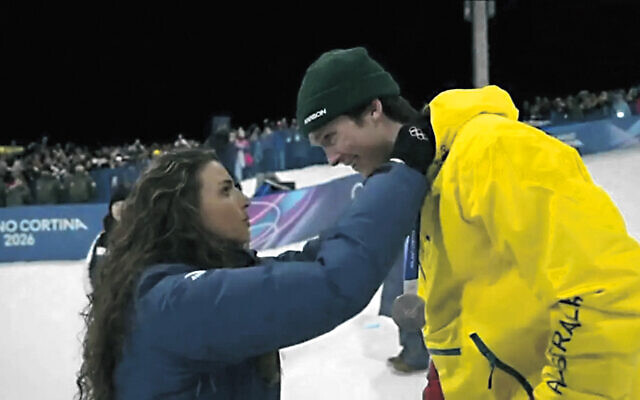 Jessica Fox presents James with silver. Photo: Screenshot Jessica Fox presents James with silver. Photo: Screenshot