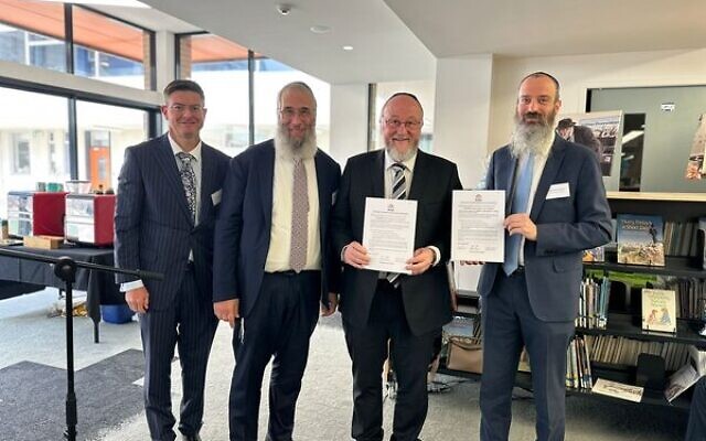 From left: Alistair McKeough, Rabbi Mendel Kastel, Rabbi Ephraim Mirvis, Rabbi Yaacov Chaiton. From left: Alistair McKeough, Rabbi Mendel Kastel, Rabbi Ephraim Mirvis, Rabbi Yaacov Chaiton.