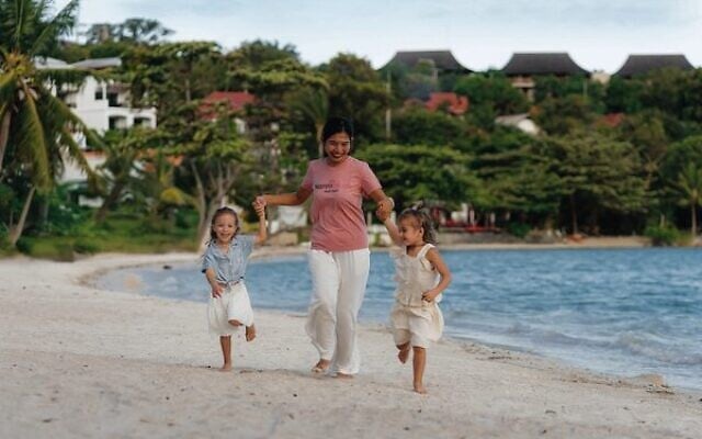 A holidaying family in Thailand enjoys a helping hand from a Nannimoon nanny.
Photos: Aigul Moon Photography A holidaying family in Thailand enjoys a helping hand from a Nannimoon nanny.
Photos: Aigul Moon Photography