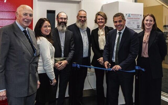 Launching the kosher pantry, from left: Charles Curran, Sorella and Rabbi Aycee Abrahams, Rabbi Mendel Kastel, Susan Pearce, Ryan Park MP, Anna McFadgen. Photo: St Vincent's Hospital Launching the kosher pantry, from left: Charles Curran, Sorella and Rabbi Aycee Abrahams, Rabbi Mendel Kastel, Susan Pearce, Ryan Park MP, Anna McFadgen. Photo: St Vincent's Hospital