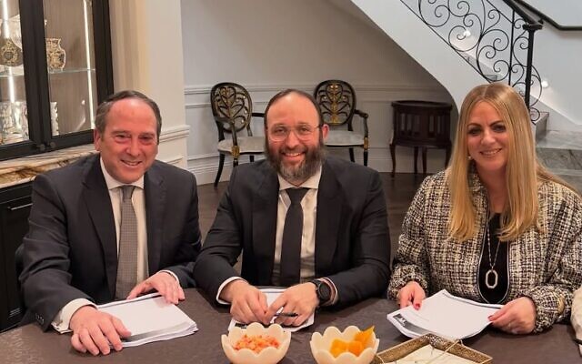 CHC President Dr Howard Zemer with Rabbi and Rebbetzin Daniel and Sarah Rabb. Photo Facebook CHC President Dr Howard Zemer with Rabbi and Rebbetzin Daniel and Sarah Rabb. Photo Facebook