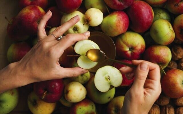 Apples and honey are part of the autumn themes of Rosh Hashanah. Photo: Unsplash Apples and honey are part of the autumn themes of Rosh Hashanah. Photo: Unsplash