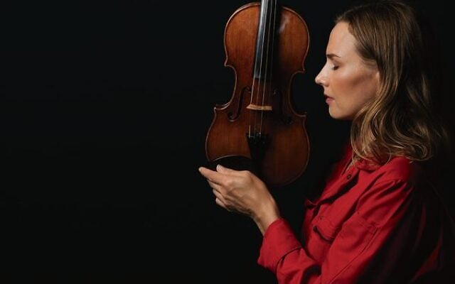 Violinist Satu Vänskä.
Photo: Agatha Yim Violinist Satu Vänskä.
Photo: Agatha Yim