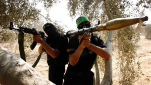 مقاتلو حماس في قطاع غزة (فلاش 90)
