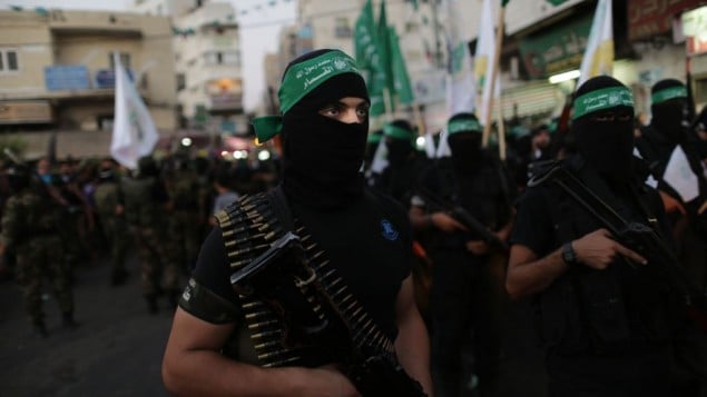 مسلحون ملثمون في الشوارع في الضفة الغربية (فلاش 90)