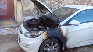 صورة توضيحية؛ سيارة تعرضت لهجوم "دفع الثمن" في قرية مداما (مقدمة من جمعية حاخامات من اجل حقوق الانسان)