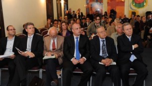 سياسيون اسرائيليون وفلسطينيون في منتدى براغ القدس ٢٤ مارس ٢٠١٤ (courtesy/AJEEC-NISPED)