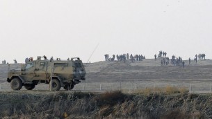 صورة توضيحية لدورية جيش اسرائيلية في هضبة الجولان 3 يناير 2014 (بعدسة دافيد بيوموفيتش / فلاش 90)