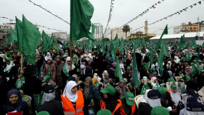 عشرات الالاف من مؤيدي حماس خلال مسيرة ذكرى 10 سنوات على اغتيال مؤسس حركة حماس شيخ احمد ياسين مدينة غزة 23 مارس 2014 (بعدسة عبد الرحيم خطيب/ فلاش 90) عشرات الالاف من مؤيدي حماس خلال مسيرة ذكرى 10 سنوات على اغتيال مؤسس حركة حماس شيخ احمد ياسين مدينة غزة 23 مارس 2014 (بعدسة عبد الرحيم خطيب/ فلاش 90)