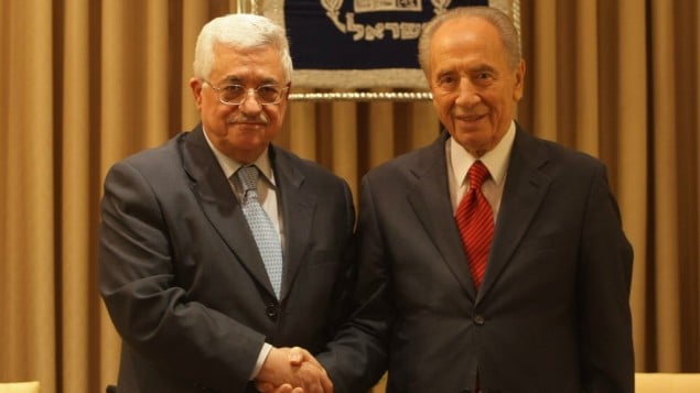 رئيس الدولة شمعون بيريس مع رئيس السلطة الفلسطينية محمود عباس (بعدسة كوبي جدعون/ فلاش 90) رئيس الدولة شمعون بيريس مع رئيس السلطة الفلسطينية محمود عباس (بعدسة كوبي جدعون/ فلاش 90)