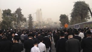 متظاهرون من اليهود المتشددين في حشد ضد التجنيد 2 مارس 2014 (بعدسة ميتش جينسبرج/ طاقم تايمز اوف اسرائيل)