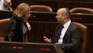 وزيرة العدل تسيبي ليفني مع ورزير الاقتصاد نفتالي بينيت في جلسة الكنيست المخصصة لذكرة اغتيال رئيس الوزراء الراحل اسحاق رابين ١٦ اوكتوبر ٢٠١٣ (فلاش ٩٠)