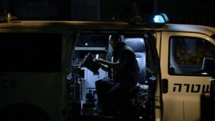 صورة توضيحية لفريق تعطيل الالغام اثناء عمله ٢٧ ابريل ٢٠١٤ (Tomer Neuberg/Flash90)