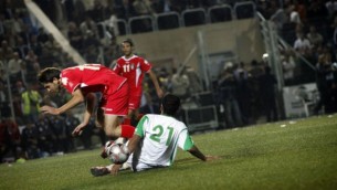 مباراة كرة قدم بين الفريق الاردني والفريق الفلسطيني 2008 ( Michal Fattal/Flash90)