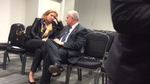 وزيرة العدل تسيبي ليفني في لقاء مع وزير الخارجية الفلسطيني رياض المالكي في لندن، يونيو ( Courtesy)