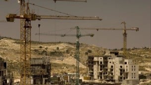 عمليات البناء في مستوطنة هار حوما، القدس الشرقية ( Olivier Fitoussi/Flash90)