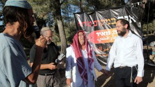 صلاة مشتركة، يهود ومسلمون من اجل عودة الطلاب المخطوفين في جوش عتسيون ١٧ يونيو ٢٠١٤ (مقدمة من يوسي زمير)