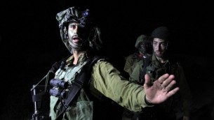 صورة توضيحية لجندي اثناء عمليات البحث عن الطلاب المخطوفين 20 يونيو  2014 (عصام ريماوي/ فلاش 90)