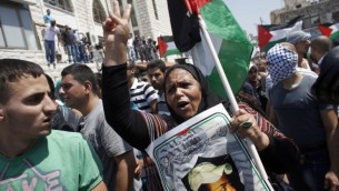 فلسطينيون يرافقون محمد ابو خضير الى مثواه الاخير 4 يوليو 2014, شعفاط ( Ahmad Gharabli/AFP)