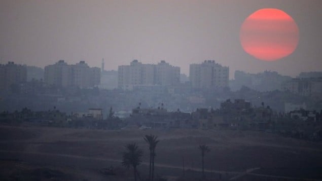 غروب الشمس فوق غزة  وشط العملية العسكرية "الجرف الصامد" 29 يوليو 2014  AFP PHOTO / JACK GUEZ