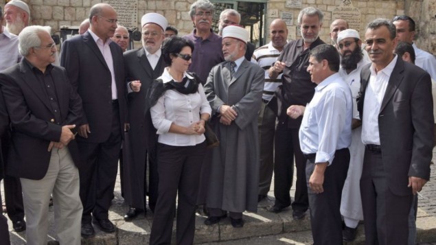لجنة المتابعة واعضاء الكنيست العرب في زيارة الى الاقصى ٢٠٠٩ (فلاش ٩٠)