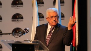 رئيس السلطة الفلسطينية محمود عباس في مؤتمر صحفي بمدينة رام الله يونيو ١٩ (عصام ريماوي/ فلاش ٩٠)