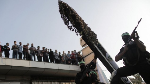 مسيرة عرض سلاح حماس 14 نوفمبر 2013 في غزة, الصوة تظهر مقاتل مع M 75 ( فلاش 90) مسيرة عرض سلاح حماس 14 نوفمبر 2013 في غزة, الصوة تظهر مقاتل مع M 75 ( فلاش 90)