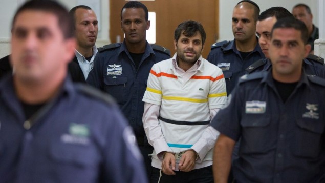 رجال الشرطة يرافقون يوسف حاييم بن دافيد, أحد المشتبه بهم اليهود في قتل القاصر محمد ابو خضير في المحكمة القطرية في القدس 6 أغسطس (يوناتان سنايدل/ فلاش 90) رجال الشرطة يرافقون يوسف حاييم بن دافيد, أحد المشتبه بهم اليهود في قتل القاصر محمد ابو خضير في المحكمة القطرية في القدس 6 أغسطس (يوناتان سنايدل/ فلاش 90)